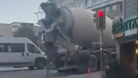 Beton mikseriyle yola harç döken sürücüye 109 bin lira ceza