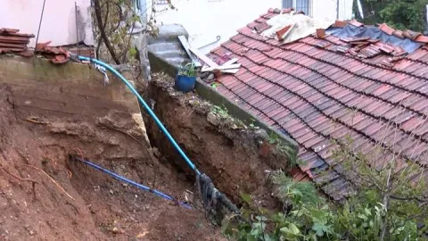 Beykoz’da istinat duvarı çöktü; 3 katlı bina tahliye edilecek