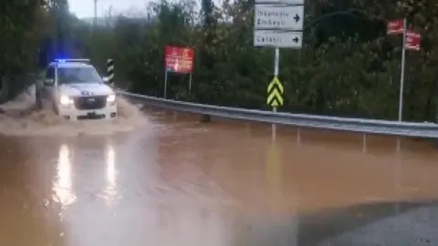Beykoz'da köprü çöktü: Şile'de dere taştı!