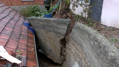 Beykoz'da korkutan olay: İstinat duvarı çöktü, 3 katlı bina boşaltılıyor!