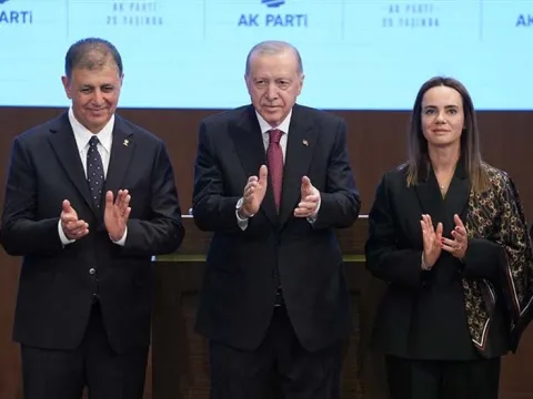 Son dakika... İzmir Büyükşehir Belediye Başkanı Cemil Tugay, AK Parti'ye katıldı | 'İzmir'i yeniden inşa etmek üzere yola çıkıyoruz' - fotoğraf 5