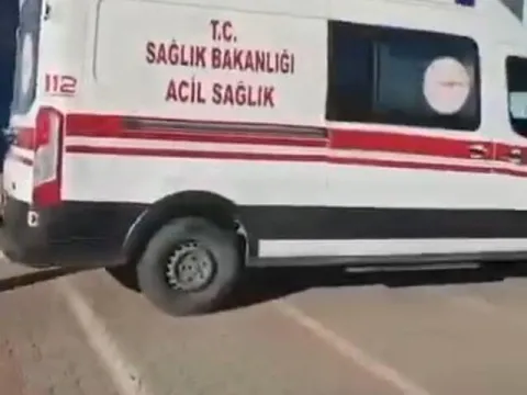 İstanbul'da okulda kavga! Yaralılar var! - fotoğraf 3
