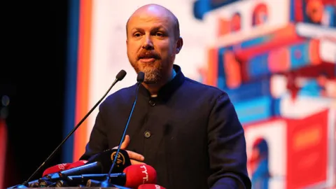 Bilal Erdoğan gençlere seslendi: Türkiye'ye ve dünyaya değer katın