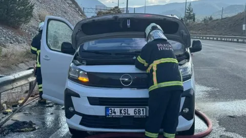 Bilecik’te korkutan anlar! Ticari araç alev alev yandı