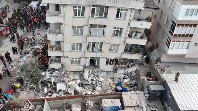Binanın çökmesinde girişteki iş yerinin etkisi ne?