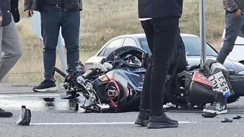 Bingöl’de otomobil ile motosiklet çarpıştı, 3 yaralı
