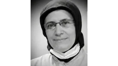 Bir kadın daha evli olduğu erkek tarafından kızının gözleri önünde katledildi