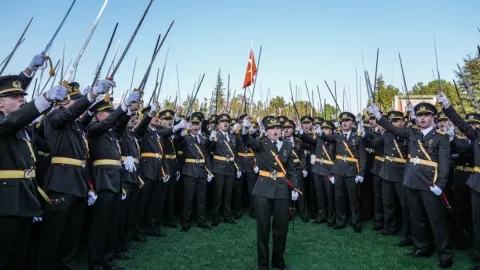 Bizi savunmayıp sattılar sırtımızdan bıçaklandık