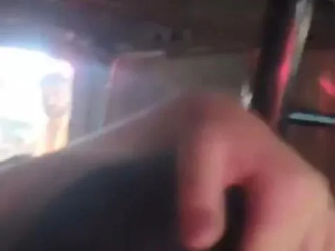 Trafikte kâbus! İçerisinde çocuk bulunan araca saldırdı, camı kırdı! - fotoğraf 3