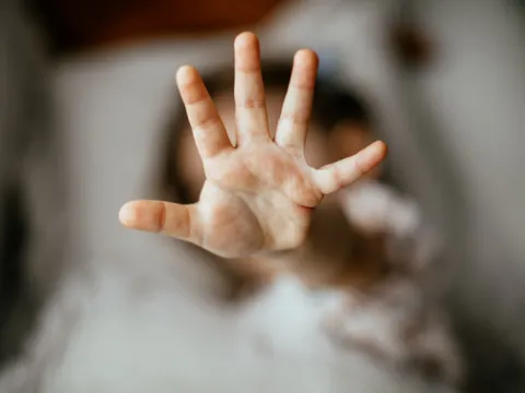 Yıllarca herkes ona güvendi: Çocukların çığlıkları gerçeği ortaya çıkardı! Bakıcının evindeki düzen deşifre oldu - fotoğraf 5