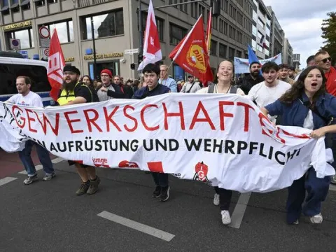 Berlin'de binlerce kişiden gösteri - fotoğraf 2