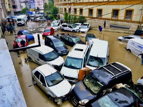 İstanbul Valisi Gül: 3 hemşehrimizden haber alamıyoruz - fotoğraf 1