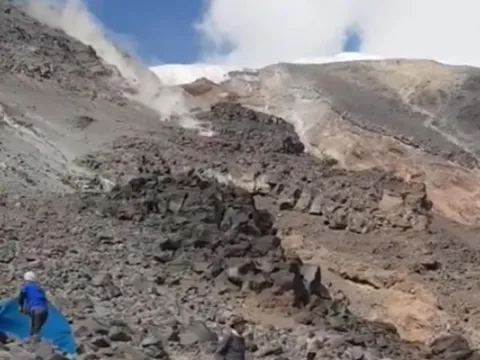 Ağrı Dağı'nda facianın eşiğinden döndüler! Dev kayalar üzerlerine yuvarlandı - fotoğraf 3