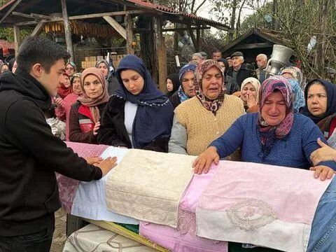 10 yaşındaki Elif defalarca tabutu öptü - fotoğraf 3