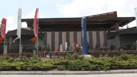 Borsada fon aldılar makamdan oldular