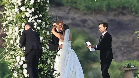 Boşandığı eşinin düğününde nikah memuru oldu