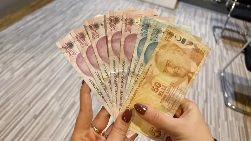 Boşandığı eşiyle aynı evde kalanlar dikkat. Yargıtay'dan milyonları ilgilendiren yetim aylığı kararı