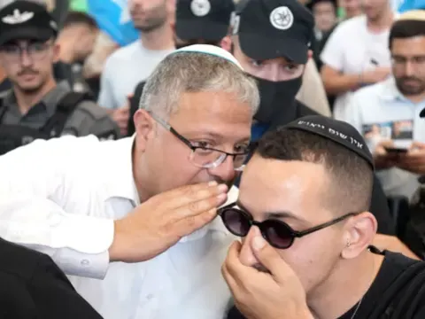 İsrail'de aşırı sağ, seçim öncesi ilk kez oy kullanacak gençlerde yankı buluyor - fotoğraf 1