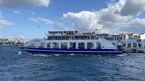 Bozcaada feribot seferlerine fırtına engeli: 4 sefer iptal edildi