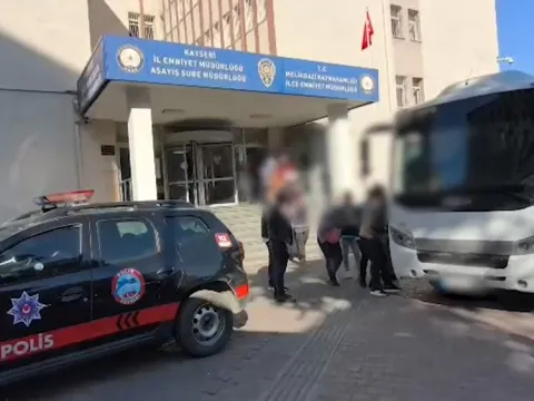 Masaj salonu adı altında fuhuşa 10 tutuklama - fotoğraf 2