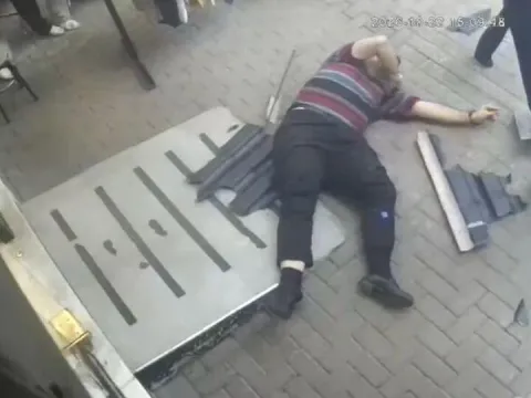 Kediyi kurtaracaktı! Hayatını kaybetti - fotoğraf 1