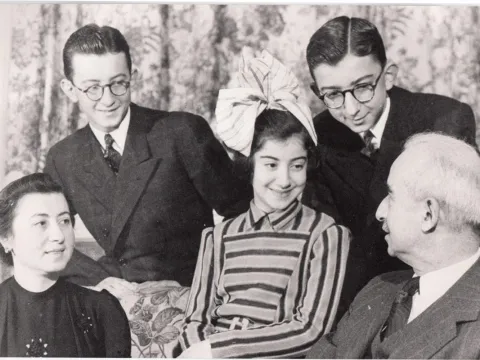 Pembe Köşk 1 ay açık - fotoğraf 1