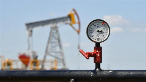 Brent petrolün varili 104,70 dolardan işlem görüyor