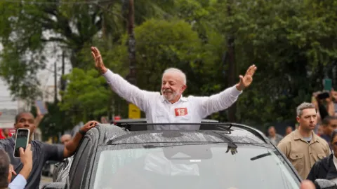 Brezilya'da seçimin galibi Lula da Silva