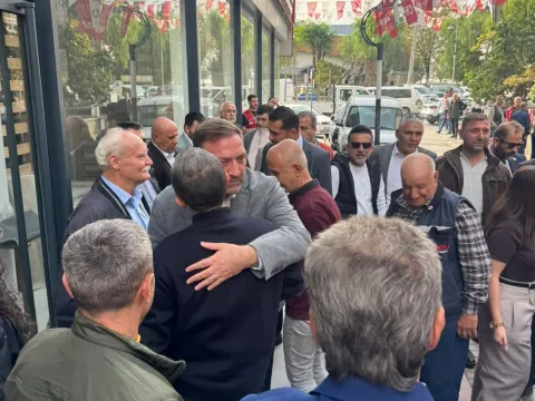 İzmir'de Yeni Parti'den istifa eden yaklaşık 200 kişi CHP'ye katıldı - fotoğraf 3