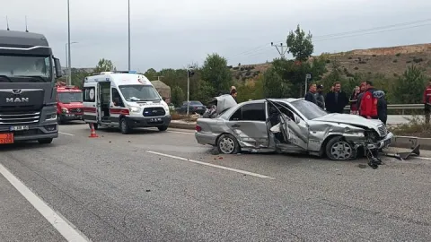 Burdur’da düğün yolunda feci kaza: 1 kişi öldü, 4 kişi yaralandı