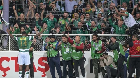 Bursaspor 6 gollü maçta kazandı! Ihenacho'dan tarihi seri