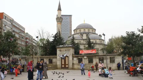 Bütün ilçeler coşkuyla kutlarken, kayyum Cumhuriyet'i unuttu