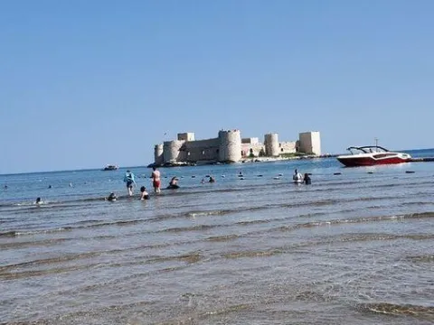 Sahile akın ettiler! Sonbaharda deniz keyfi - fotoğraf 2