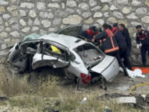Hakkari-Van kara yolunda 3 araç birbirine girdi: 12 yaralı - fotoğraf 4