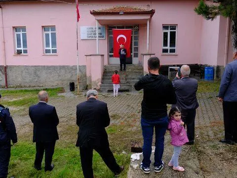 Tek öğrenci, tek öğretmen... Birlikte Cumhuriyeti kutladılar - fotoğraf 2
