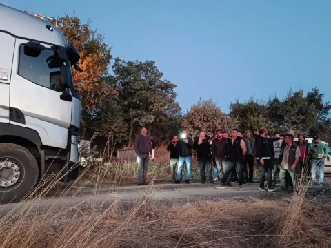 Kanunsuz talana karşı köylü siper oldu - fotoğraf 2