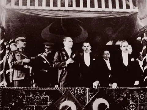 Gazete sayfalarından telefon ekranlarına... 103 yıllık coşku! - fotoğraf 4