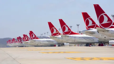 Çalışanlarının maaşında indirime giden THY'den milyarlık reklam