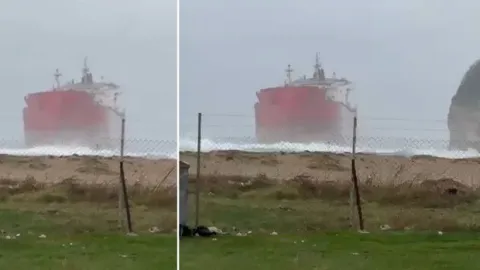Çatalca'da Çilingöz Sahili'nde gemi karaya oturdu