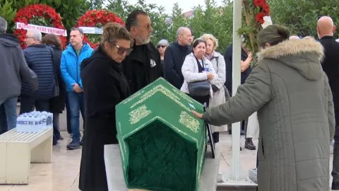 Cem Akaş son yolculuğuna uğurlandı: Bir annenin en acı vedası