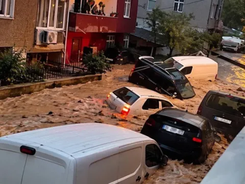 MHP Lideri Bahçeli'den İstanbul'daki sağanak açıklaması: Yaraları devlet millet dayanışmasıyla saracağız - fotoğraf 4