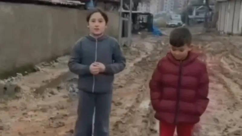 ÇOCUKLARIN ÇAMUR ÇİLESİNE BAŞKAN ÖNTÜRK'TEN ÇÖZÜM