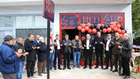 Çorum'da fantezi iç giyim mağazası dualarla açıldı