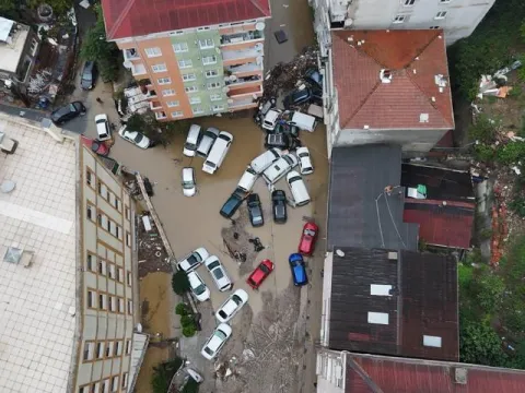İstanbul Sarıyer'de sel hasarı havadan görüntülendi - fotoğraf 4
