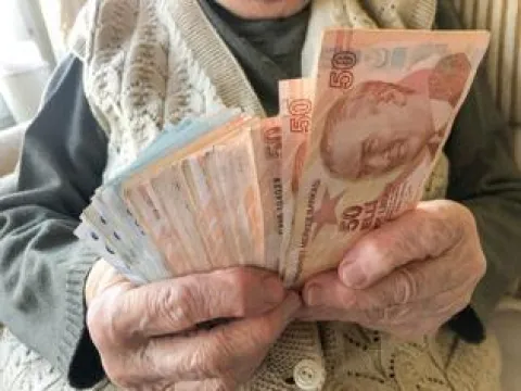 2027 EMEKLİ MAAŞI NE KADAR OLACAK? Emekli maaşı düzenlemesinde refah payı detayı | En düşük SSK-Bağ-Kur emekli maaşı kaç TL olacak? - fotoğraf 5