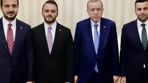 Cumhurbaşkanı Erdoğan, Üsküdar ve Ataşehir belediye başkan vekillerini kabul etti