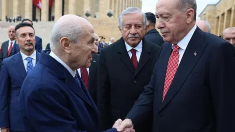 Cumhurbaşkanı Erdoğan'dan 'KAAN' desenli kravat