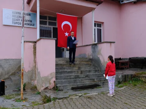 Cumhuriyet Bayramı'nı iki kişi kutladılar: Öğretmenin sözleri duygulandırdı - fotoğraf 1