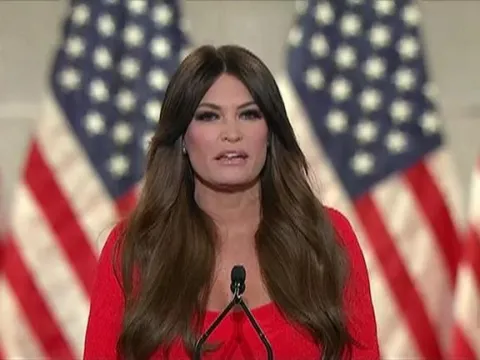 BEYAZ SARAY'DA BÜYÜKELÇİ DEPREMİ! ‘’Trump, eski gelin adayını kovabilir’’ - fotoğraf 1