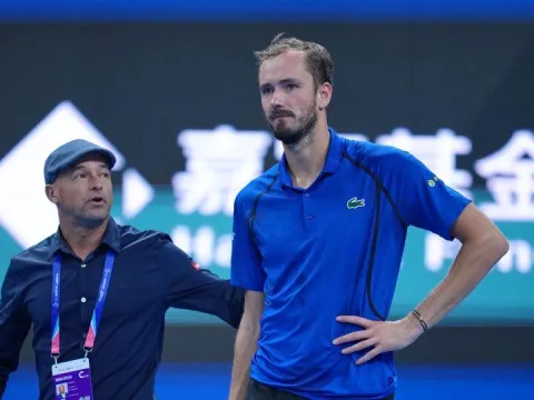 Medvedev Çin Açık'tan diskalifiye edildi! - fotoğraf 1